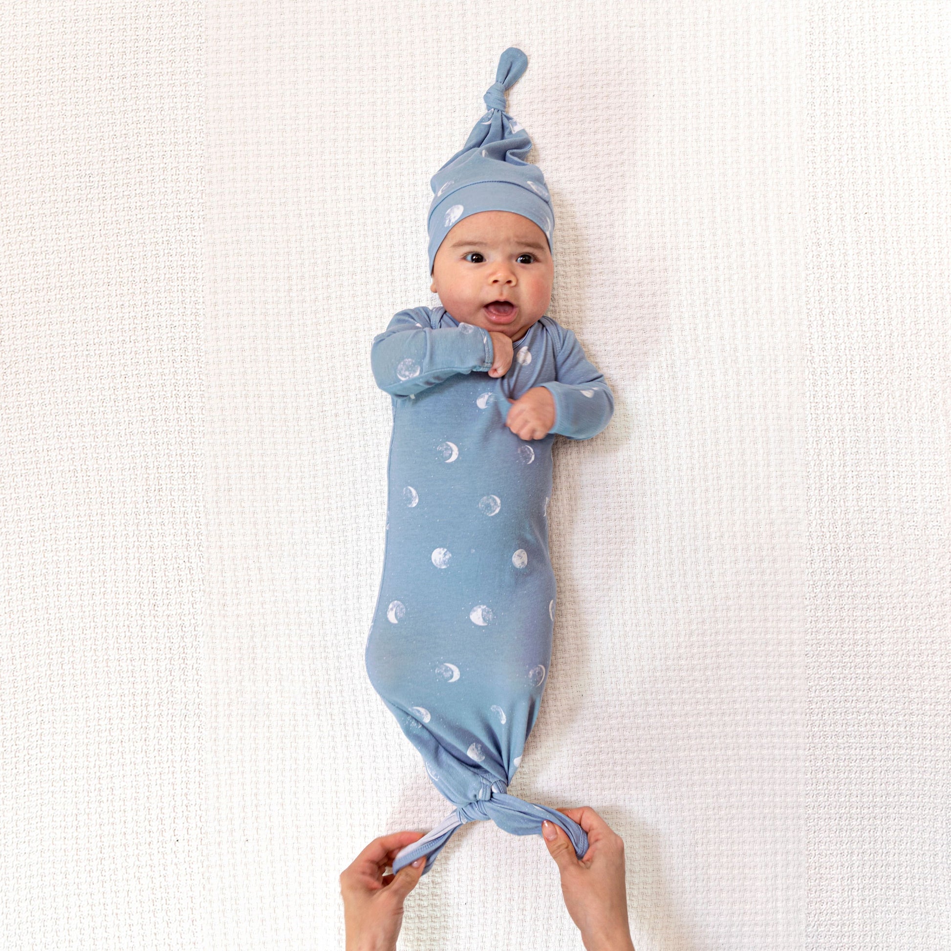 aden anais Comfort Knit Knotted Newborn Baby Gown and Hat, 2 Piece Set, 0-3 Months Blue Moon